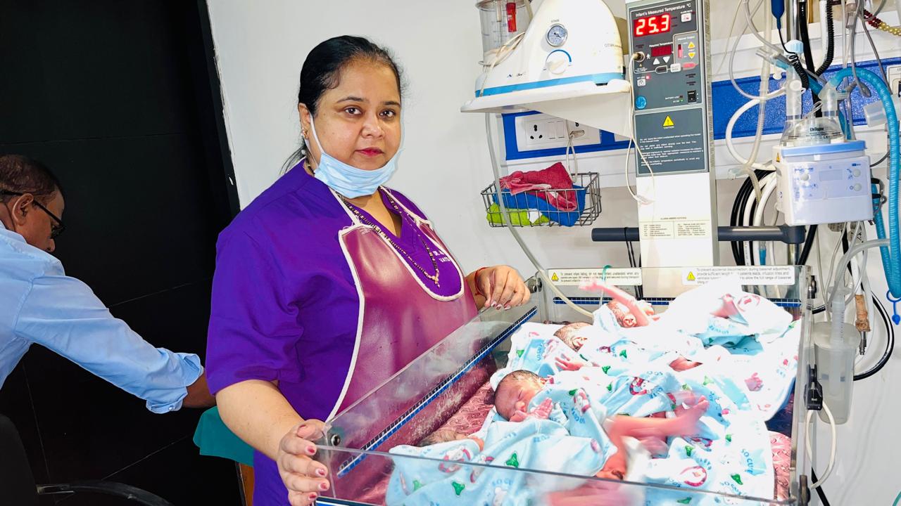 बच्चो के साथ डा.अनन्या बच्चो के साथ डा.अनन्या