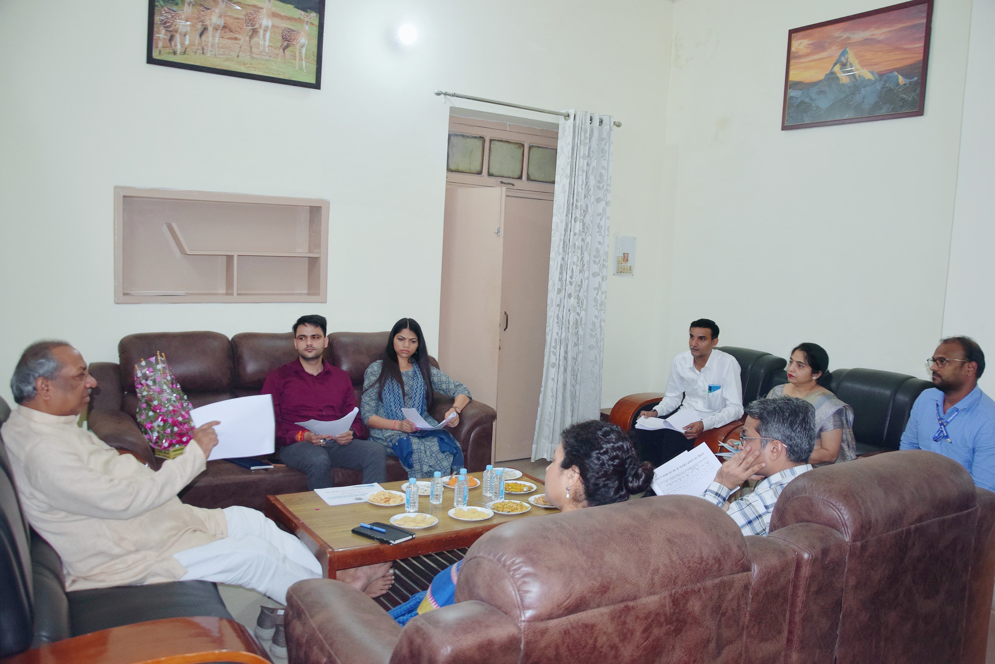 अधिकारियों संग बैठक करते हैं कैबिनेट मंत्री डॉ. संजय निषाद अधिकारियों संग बैठक करते हैं कैबिनेट मंत्री डॉ. संजय निषाद