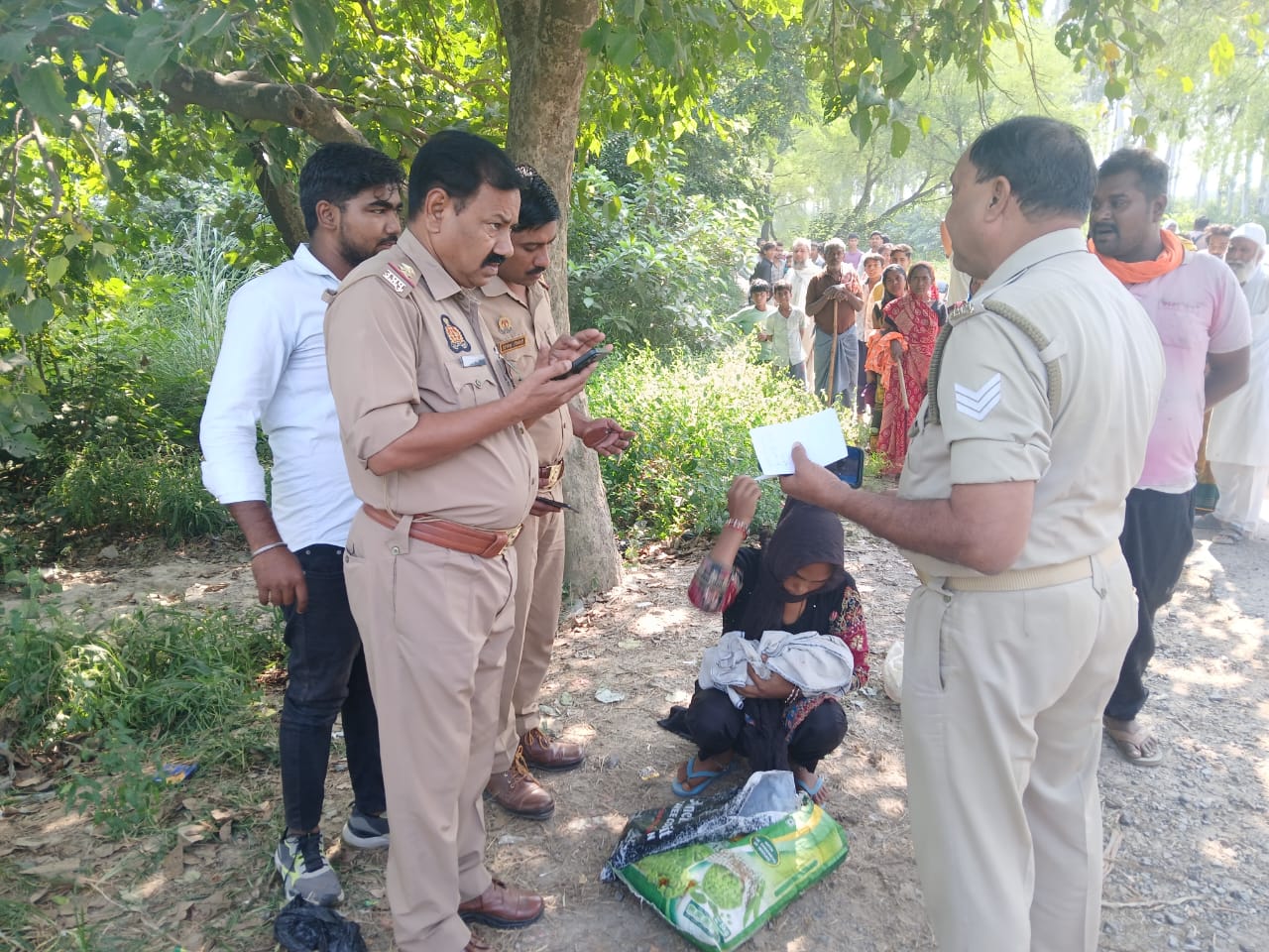आरोपित महिला को पुलिस ने किया गिरफ्तार आरोपित महिला को पुलिस ने किया गिरफ्तार
