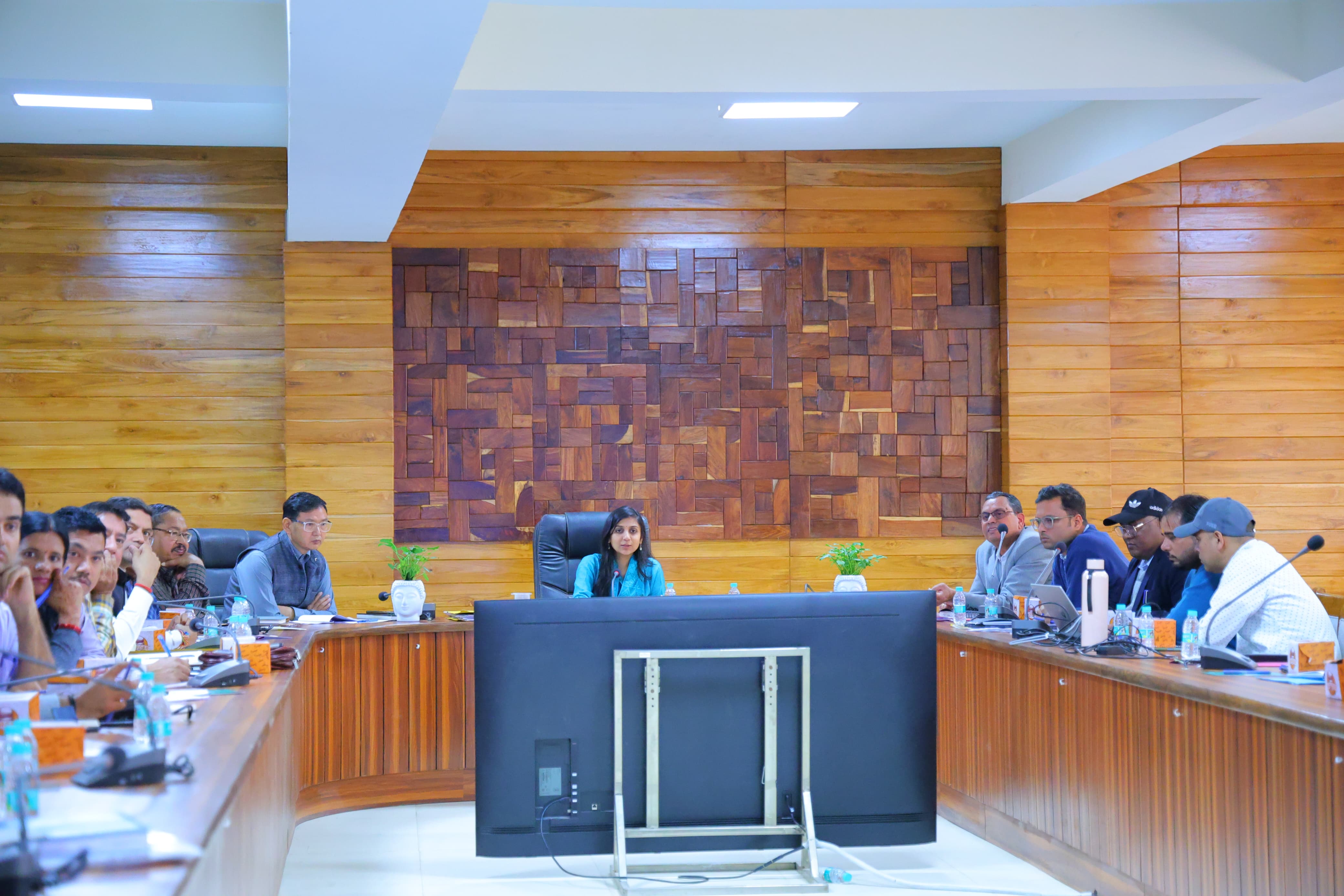 पौड़ी में समग्र शिक्षा एवं प्रधानमंत्री पोषण जिला परियोजना समिति की अधिकारियों के साथ बैठक लेती जिलाधिकारी पौड़ी में समग्र शिक्षा एवं प्रधानमंत्री पोषण जिला परियोजना समिति की अधिकारियों के साथ बैठक लेती जिलाधिकारी
