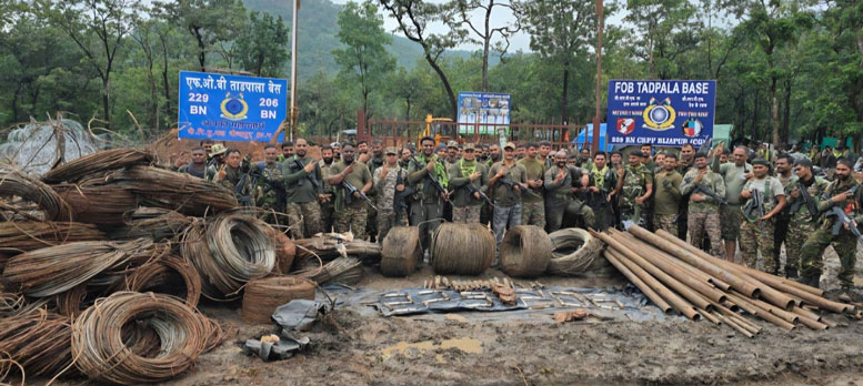 नक्सलियों के बड़ी मात्रा में विस्फोटक सामग्री बरामद नक्सलियों के बड़ी मात्रा में विस्फोटक सामग्री बरामद