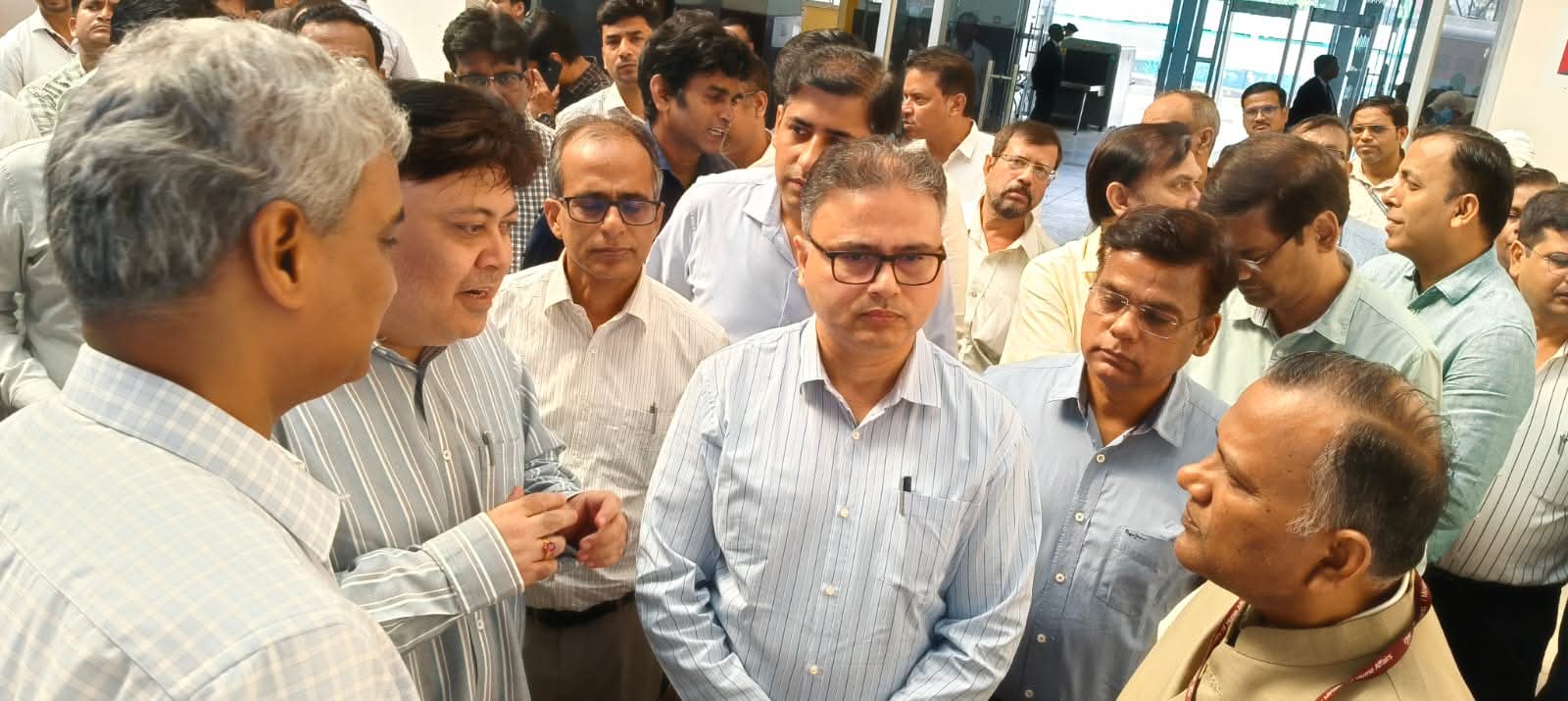 रेल सुरक्षा पर रेलवे स्टेशनों का निरीक्षण रेल सुरक्षा पर रेलवे स्टेशनों का निरीक्षण