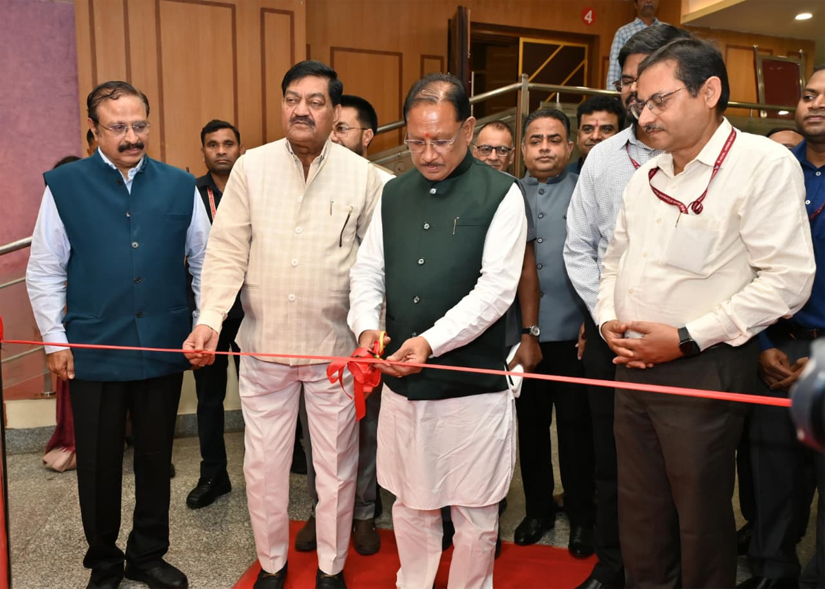 मुख्यमंत्री साय मानक महोत्सव का शुभारंभ करते मुख्यमंत्री साय मानक महोत्सव का शुभारंभ करते