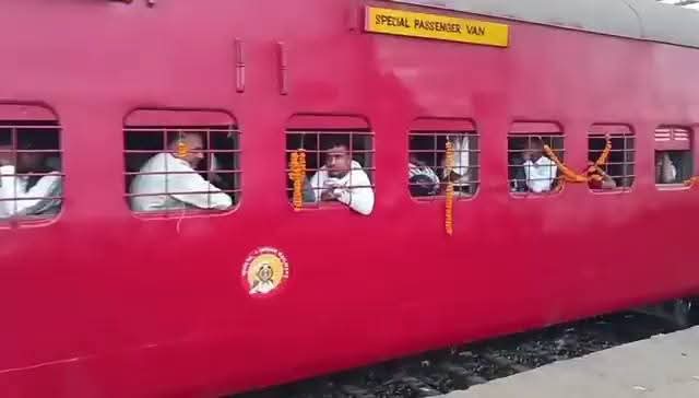 लाल गाड़ी चेतना लाल गाड़ी चेतना