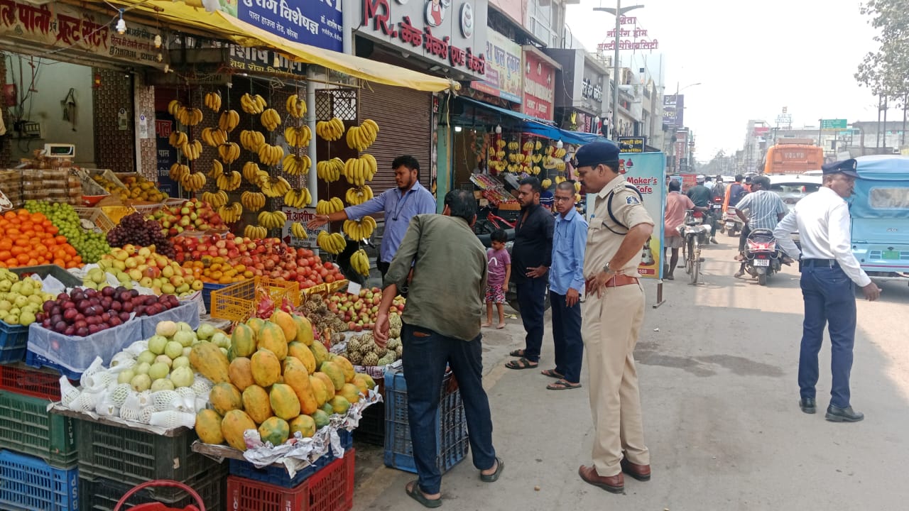 दीपावली से पहले कोरबा यातायात पुलिस और नगर निगम की संयुक्त कार्रवाई, शारदा विहार चौक क्षेत्र में सड़क किनारे फैली दुकानों पर चला अभियान दीपावली से पहले कोरबा यातायात पुलिस और नगर निगम की संयुक्त कार्रवाई, शारदा विहार चौक क्षेत्र में सड़क किनारे फैली दुकानों पर चला अभियान