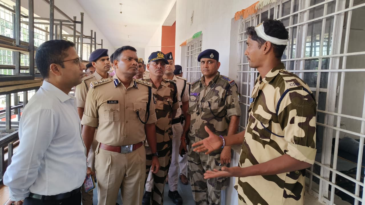 Regarding CISF bus accident, District Magistrate and SSP took information about the incident, gave instructions for investigation Regarding CISF bus accident, District Magistrate and SSP took information about the incident, gave instructions for investigation