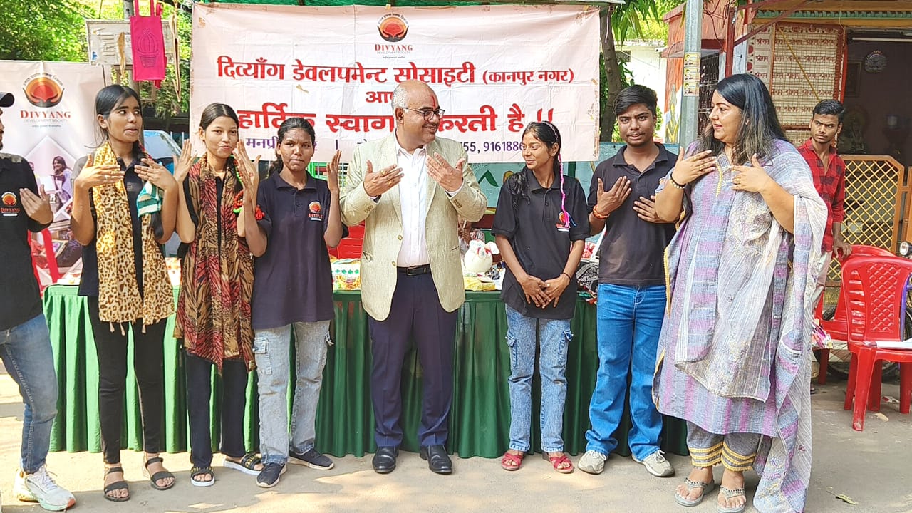 कलेक्ट्रेट में दिव्यांग बच्चों की प्रदर्शनी से सजी दीपावली की रौनक कलेक्ट्रेट में दिव्यांग बच्चों की प्रदर्शनी से सजी दीपावली की रौनक