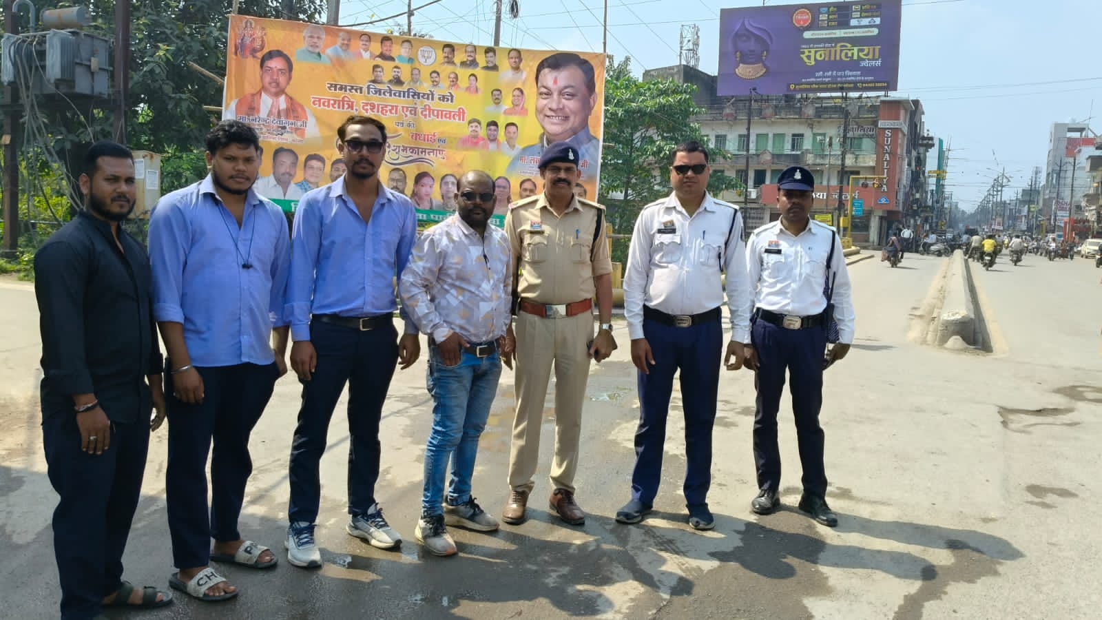 दीपावली से पहले कोरबा यातायात पुलिस और नगर निगम की संयुक्त कार्रवाई, शारदा विहार चौक क्षेत्र में सड़क किनारे फैली दुकानों पर चला अभियान दीपावली से पहले कोरबा यातायात पुलिस और नगर निगम की संयुक्त कार्रवाई, शारदा विहार चौक क्षेत्र में सड़क किनारे फैली दुकानों पर चला अभियान