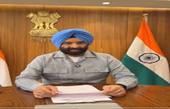 दिल्ली के पर्यावरण मंत्री मनजिंदर सिंह सिरसा हरित पटाखो की अनुमति पर खुशी जाहिर करते हुए। दिल्ली के पर्यावरण मंत्री मनजिंदर सिंह सिरसा हरित पटाखो की अनुमति पर खुशी जाहिर करते हुए।
