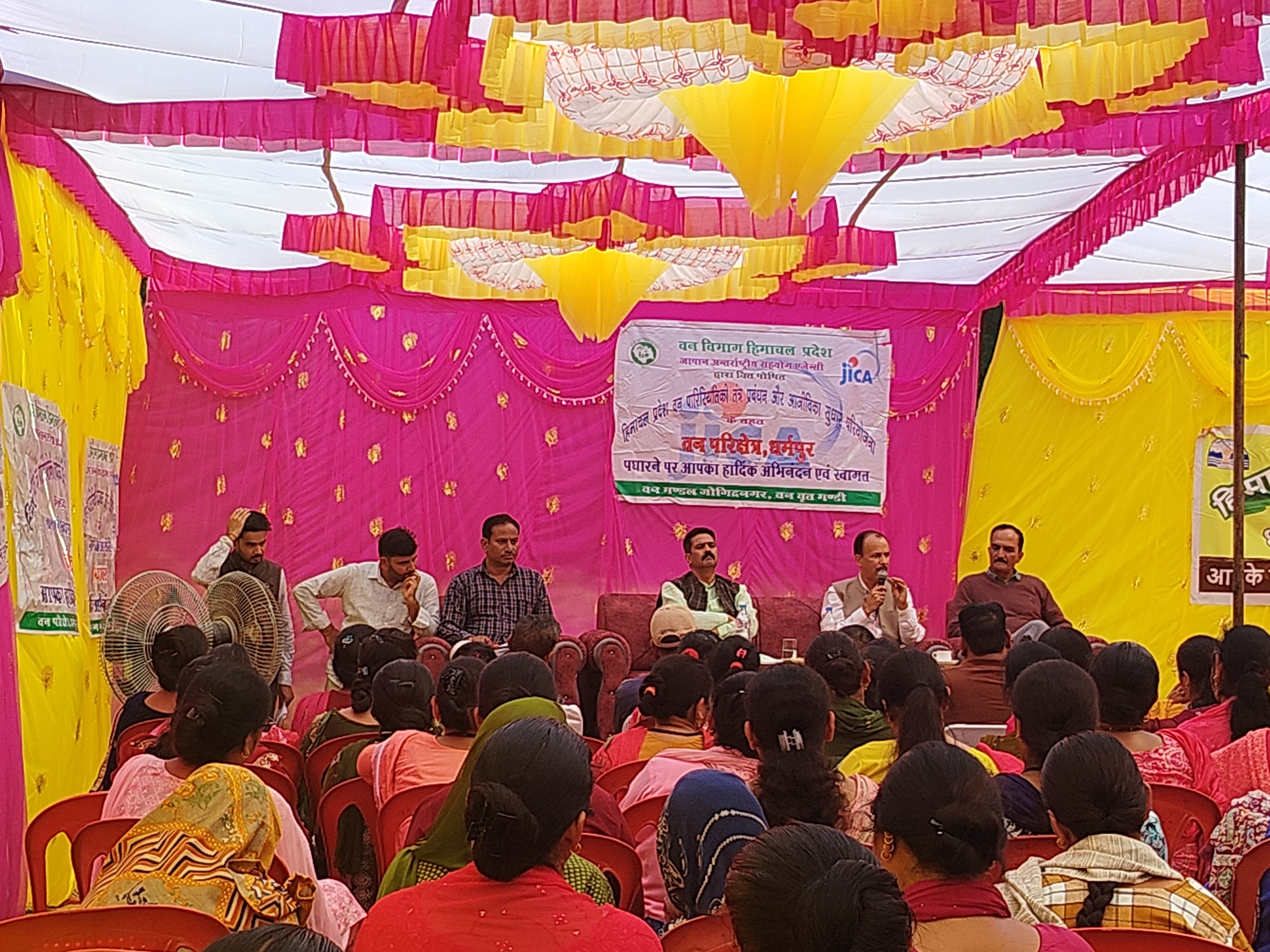 कार्यशाला के दौरान प्रतिभागी। कार्यशाला के दौरान प्रतिभागी।