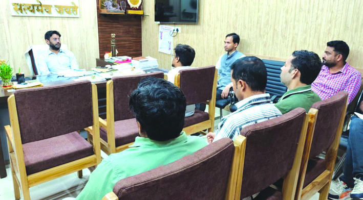 बैठक के दौरान बैठक के दौरान