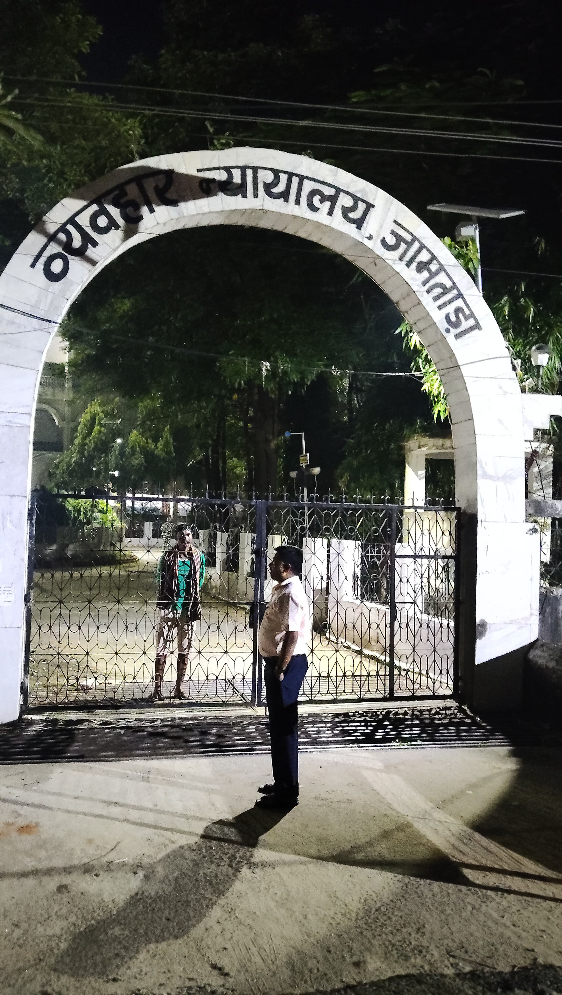 एसपी निरीक्षण करते हुए एसपी निरीक्षण करते हुए