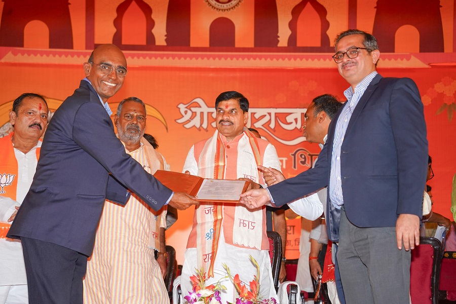 मुख्यमंत्री डॉ. मोहन यादव की उपस्थिति में ओरछा में एम.ओ.यू .का आदान प्रदान हुआ मुख्यमंत्री डॉ. मोहन यादव की उपस्थिति में ओरछा में एम.ओ.यू .का आदान प्रदान हुआ