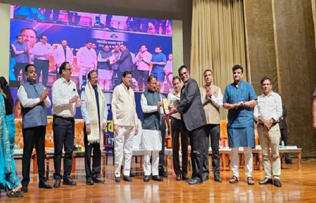 आईएस प्रमाणन पुरस्कार प्राप्त करते एनएसएल का जारी फोटो आईएस प्रमाणन पुरस्कार प्राप्त करते एनएसएल का जारी फोटो