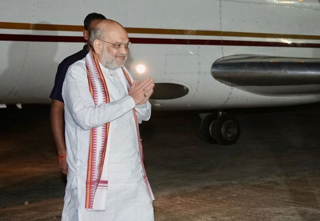 पटना एयरपाेट पर गृहमंत्री अमित शाह पटना एयरपाेट पर गृहमंत्री अमित शाह