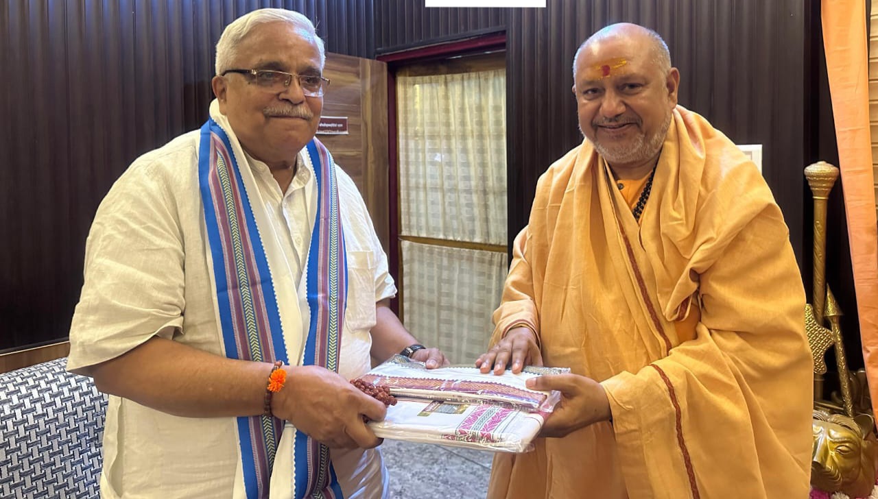 भैया जी जोशी की स्वामी यतिंद्रानंद से भेंट भैया जी जोशी की स्वामी यतिंद्रानंद से भेंट