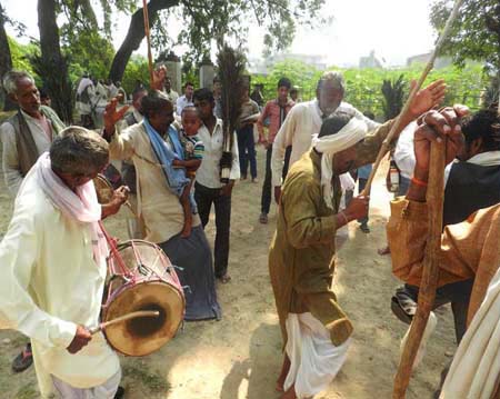 गोवत्स पूजन के साथ शुक्रवार से शुरू होगा यदुवंशियों का दीपावली पर्व गोवत्स पूजन के साथ शुक्रवार से शुरू होगा यदुवंशियों का दीपावली पर्व