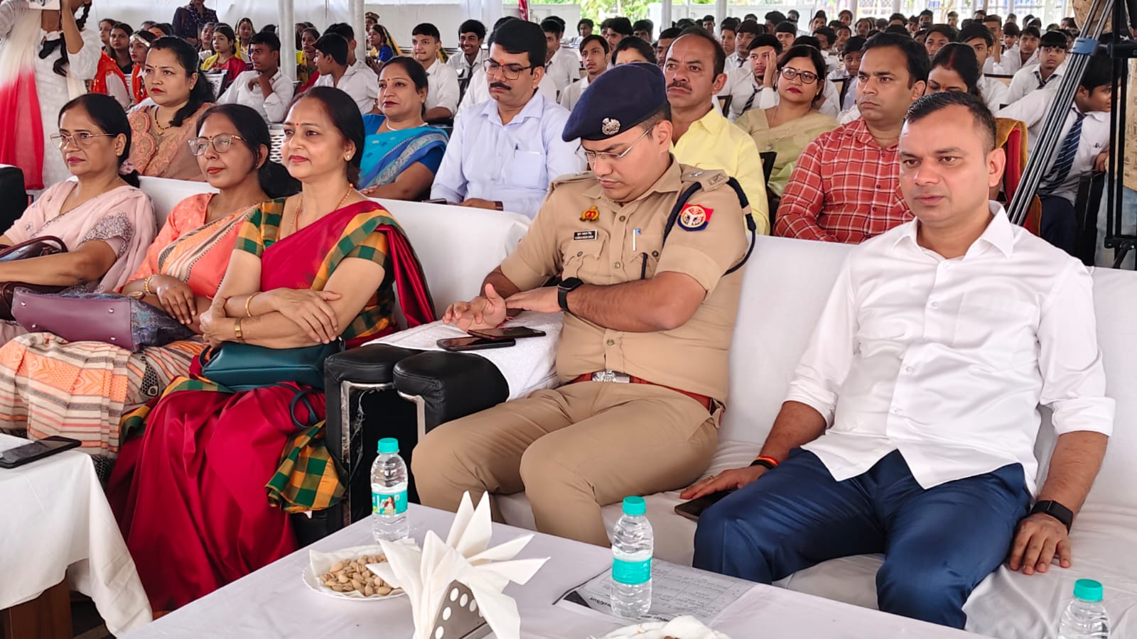 रिजर्व पुलिस लाइन में मिशन शक्ति फेस 5.0 अभियान के अंतर्गत भव्य सांस्कृतिक कार्यक्रम  में उपस्थित एसएसपी व एसपी देहात। रिजर्व पुलिस लाइन में मिशन शक्ति फेस 5.0 अभियान के अंतर्गत भव्य सांस्कृतिक कार्यक्रम  में उपस्थित एसएसपी व एसपी देहात।
