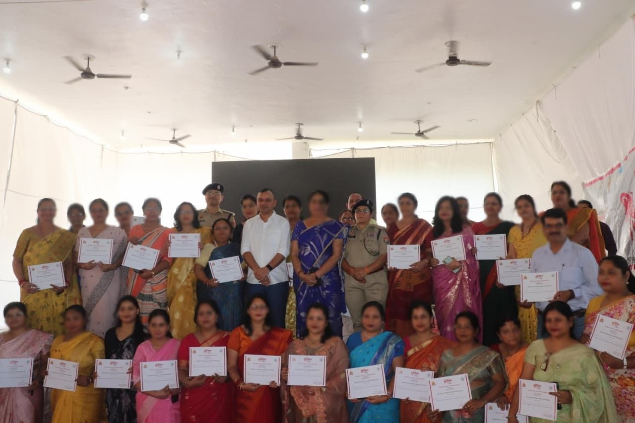 रिजर्व पुलिस लाइन में मिशन शक्ति फेस 5.0 अभियान के अंतर्गत भव्य सांस्कृतिक कार्यक्रम  में उपस्थित छात्र-छात्राएं। रिजर्व पुलिस लाइन में मिशन शक्ति फेस 5.0 अभियान के अंतर्गत भव्य सांस्कृतिक कार्यक्रम  में उपस्थित छात्र-छात्राएं।