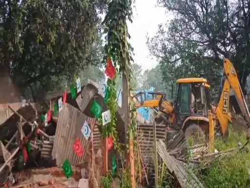 शिवरीनारायण में अतिक्रमण पर चला प्रशासन का बुलडोजर, मदरसा और गौ माता औषधालय का निर्माण हटाया गया शिवरीनारायण में अतिक्रमण पर चला प्रशासन का बुलडोजर, मदरसा और गौ माता औषधालय का निर्माण हटाया गया