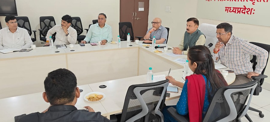 मंत्री उदय प्रताप सिंह ने परिवहन विभाग के अधिकारियों की बैठक को किया संबोधित
