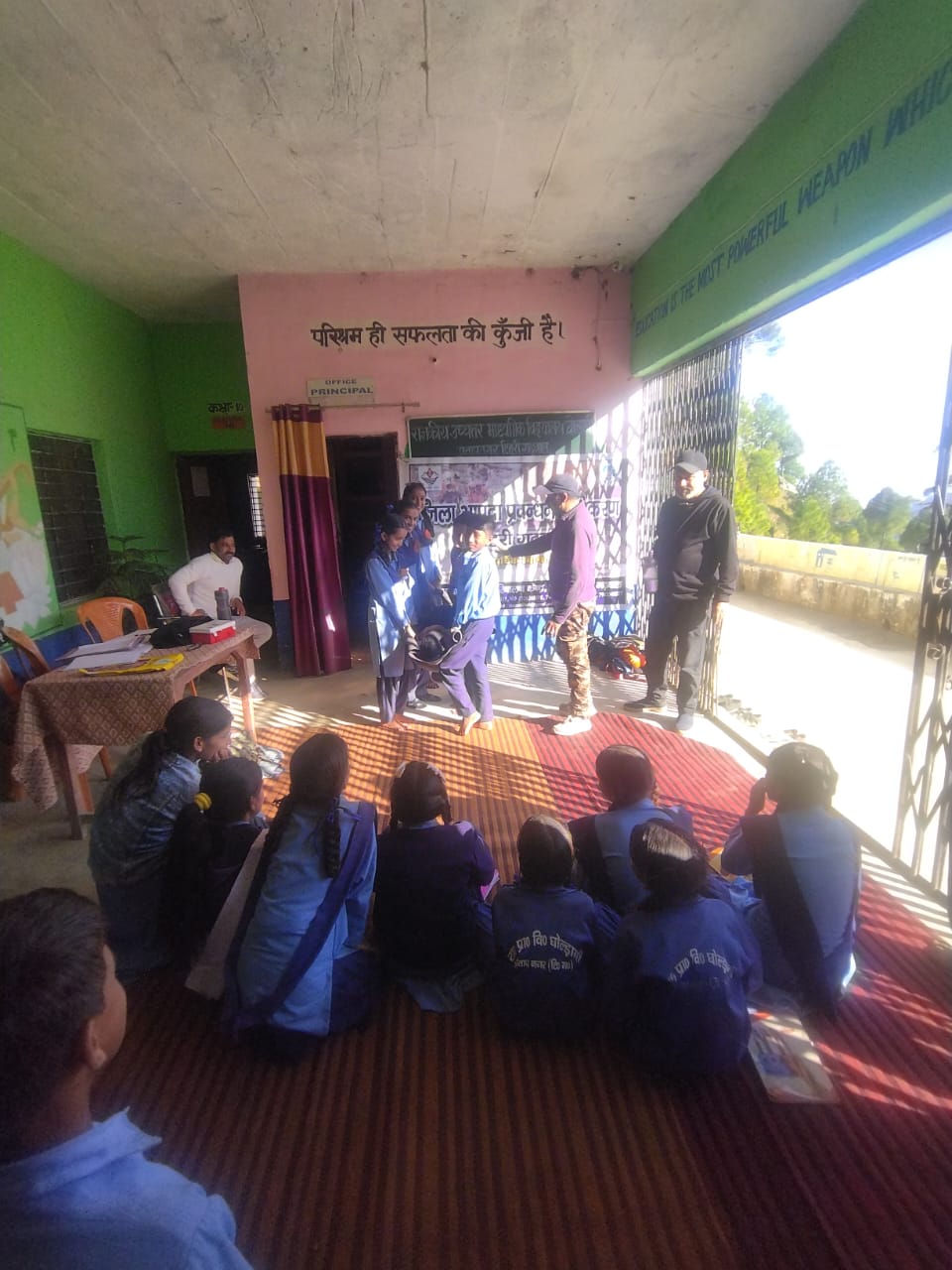 फोटो-17 एनटीएच 22-प्रतापनगर ब्लाक के राउमावि घोल्डानी में आपदा प्रबंधन विभाग के कार्मिक छात्रों व स्टाफ को आपदा को लेकर प्रशिक्षण देते हुए फोटो-17 एनटीएच 22-प्रतापनगर ब्लाक के राउमावि घोल्डानी में आपदा प्रबंधन विभाग के कार्मिक छात्रों व स्टाफ को आपदा को लेकर प्रशिक्षण देते हुए