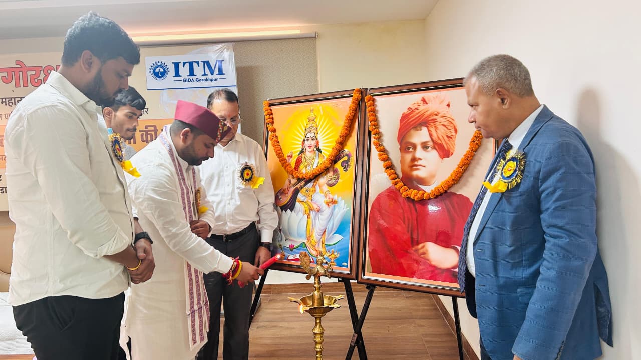 आधुनिक भारत के निर्माण में परंपरा, विचार और विज्ञान का संगम आवश्यक : अंकित शुक्ला* आधुनिक भारत के निर्माण में परंपरा, विचार और विज्ञान का संगम आवश्यक : अंकित शुक्ला*