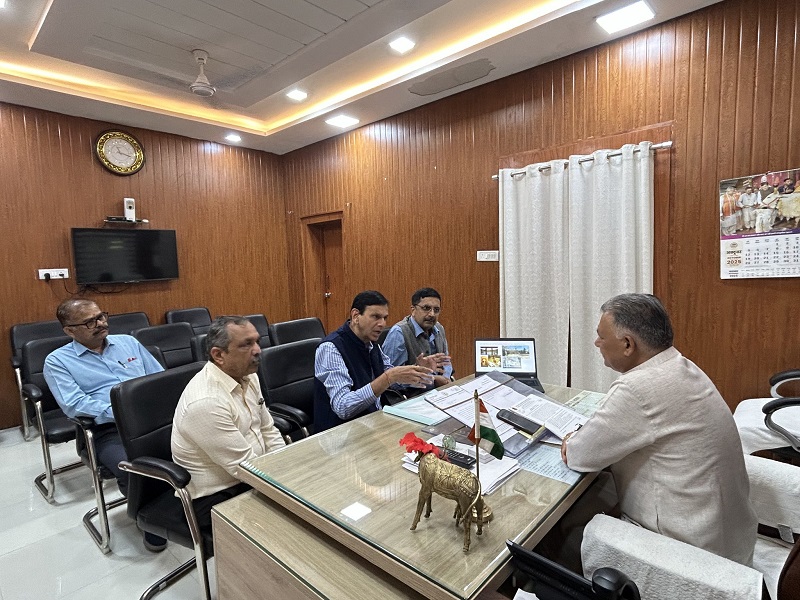 मंत्री इन्दर सिंह परमार से मिला यूजीसी द्वारा स्थापित परमाणु ऊर्जा विभाग वैज्ञानिक अनुसंधान संकुल केंद्र का प्रतिनिधि-मंडल