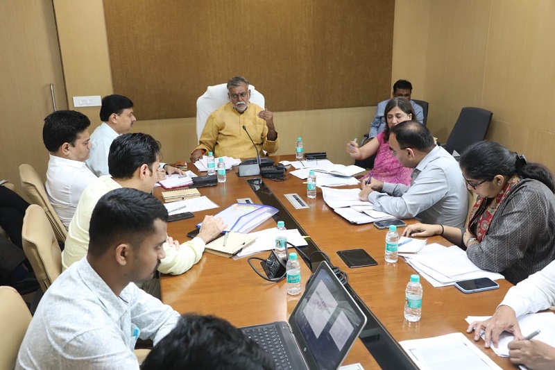 मंत्री प्रहलाद सिंह पटेल ने विभागीय अधिकारियों की बैठक लेकर महत्वपूर्ण कार्यक्रमों की प्रगति की समीक्षा की मंत्री प्रहलाद सिंह पटेल ने विभागीय अधिकारियों की बैठक लेकर महत्वपूर्ण कार्यक्रमों की प्रगति की समीक्षा की