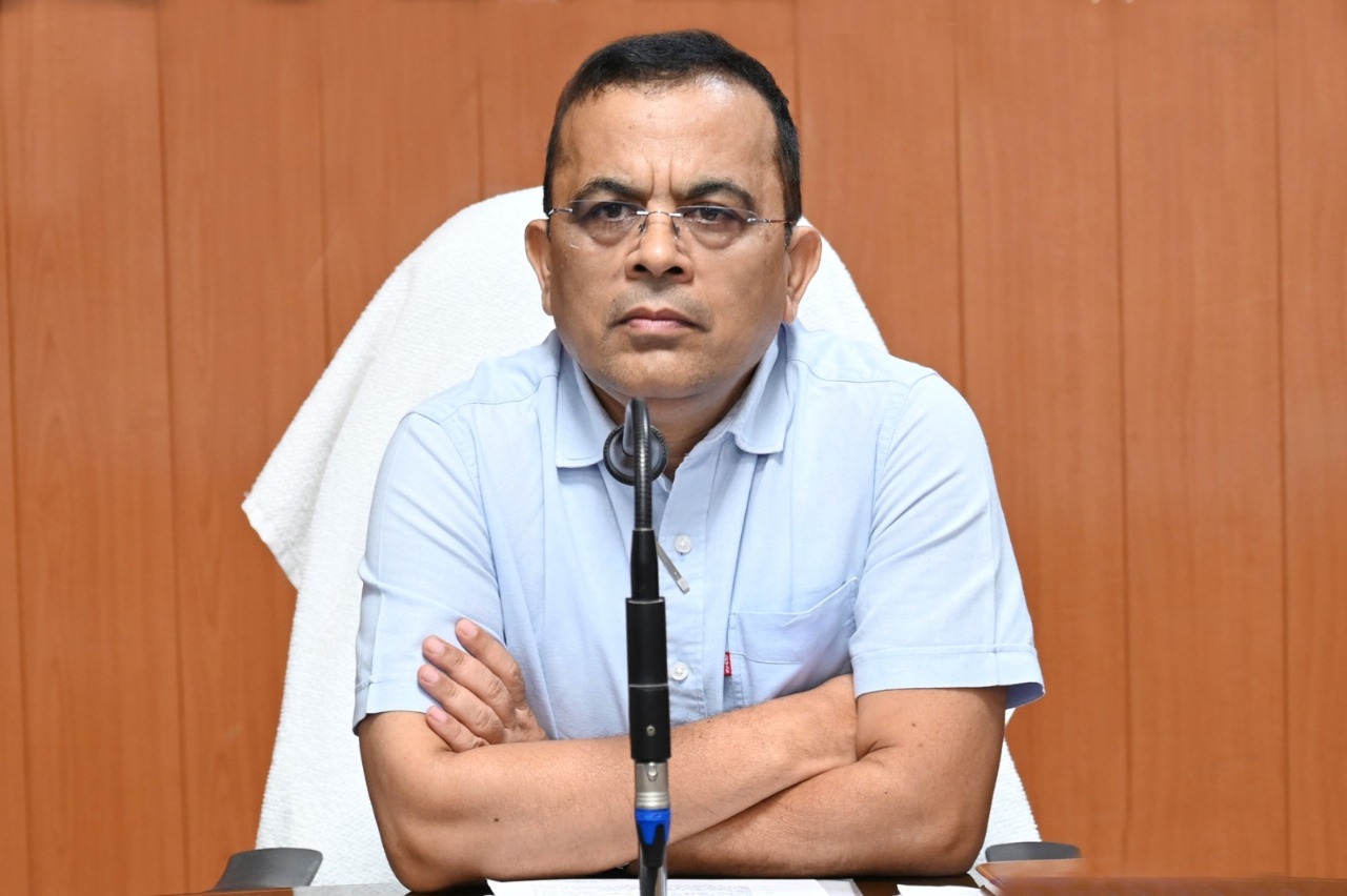 कलेक्टर मीटिंग लेते