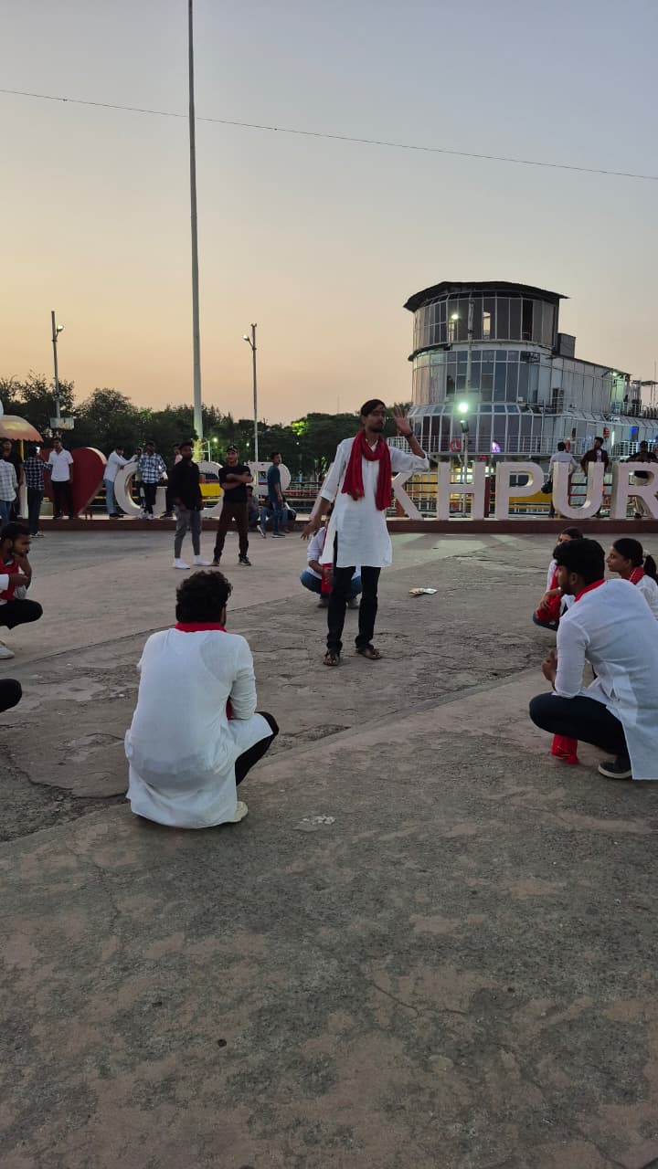 गोरखपुर विश्वविद्यालय के पत्रकारिता छात्रों ने ‘गोरखपुर रंग महोत्सव 2025’ में हासिल किया प्रथम स्थान* गोरखपुर विश्वविद्यालय के पत्रकारिता छात्रों ने ‘गोरखपुर रंग महोत्सव 2025’ में हासिल किया प्रथम स्थान*