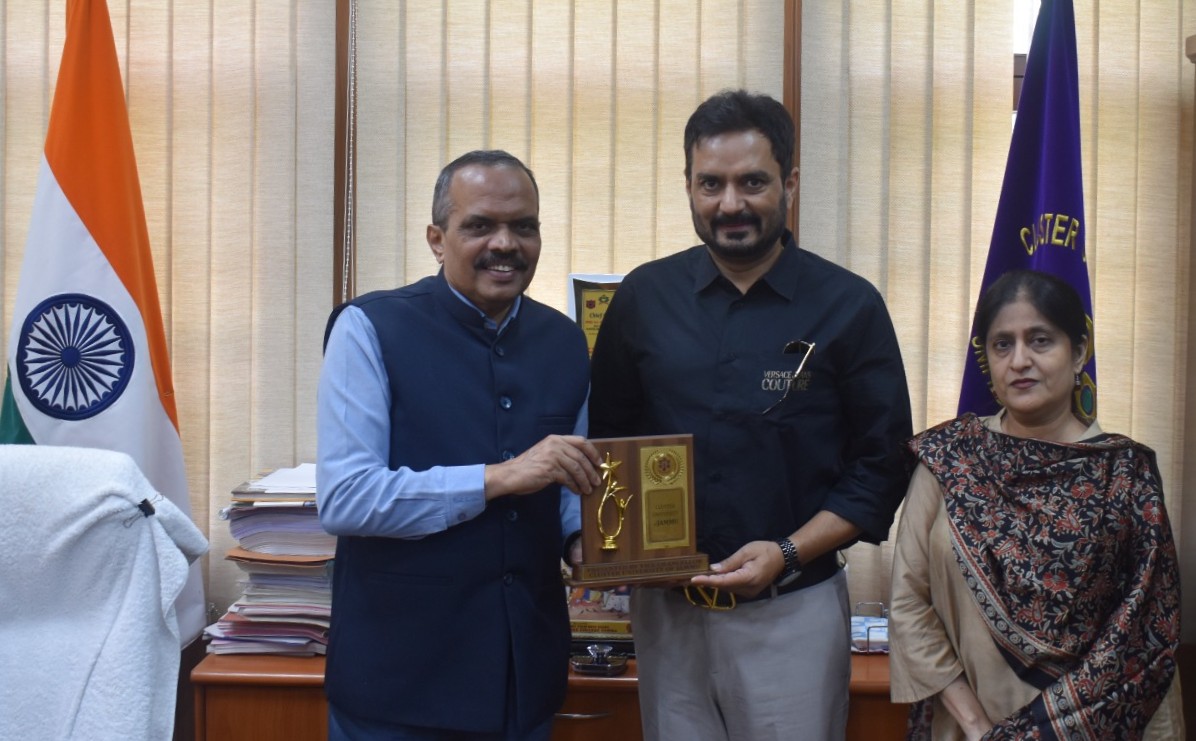 क्लस्टर विश्वविद्यालय के कुलपति ने डॉ. अभिजीत जसरोटिया को किया सम्मानित क्लस्टर विश्वविद्यालय के कुलपति ने डॉ. अभिजीत जसरोटिया को किया सम्मानित