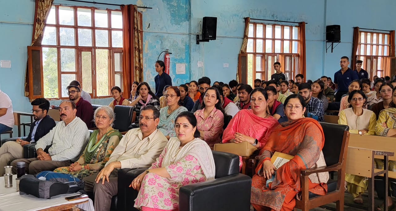 नशा मुक्त भारत अभियान के दौरान प्रतिभागी। नशा मुक्त भारत अभियान के दौरान प्रतिभागी।