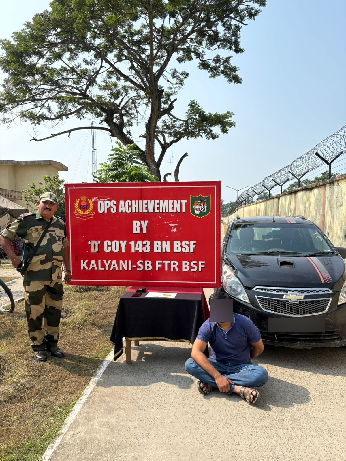 बीएसएफ के कब्जे में तस्कर बीएसएफ के कब्जे में तस्कर