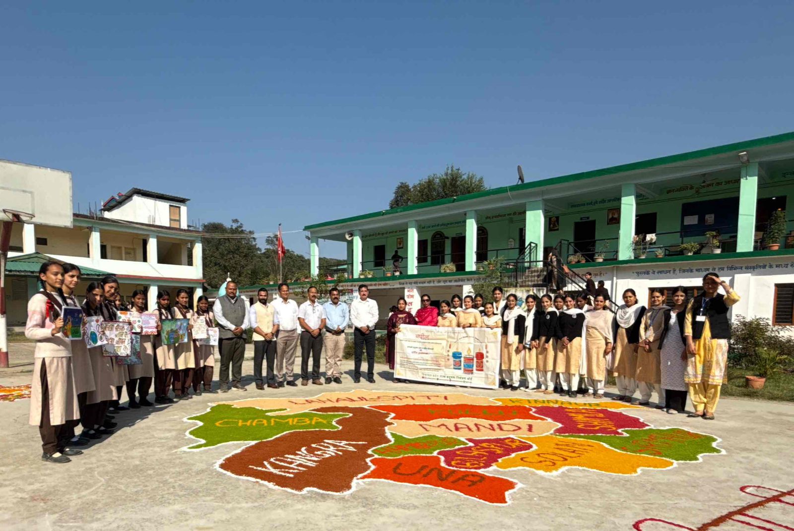 भंगरोटू में स्वच्छ दिवाली-हरित दिवाली मनाते हुए। भंगरोटू में स्वच्छ दिवाली-हरित दिवाली मनाते हुए।