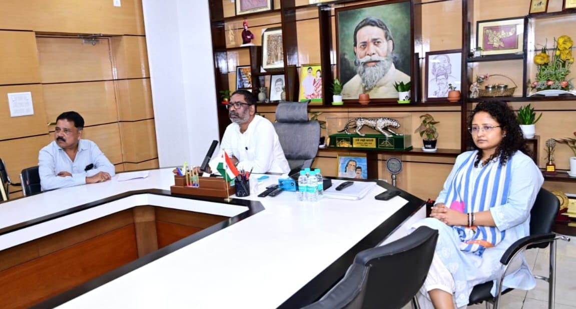 मुख्यमंत्री की तस्वीर मुख्यमंत्री की तस्वीर