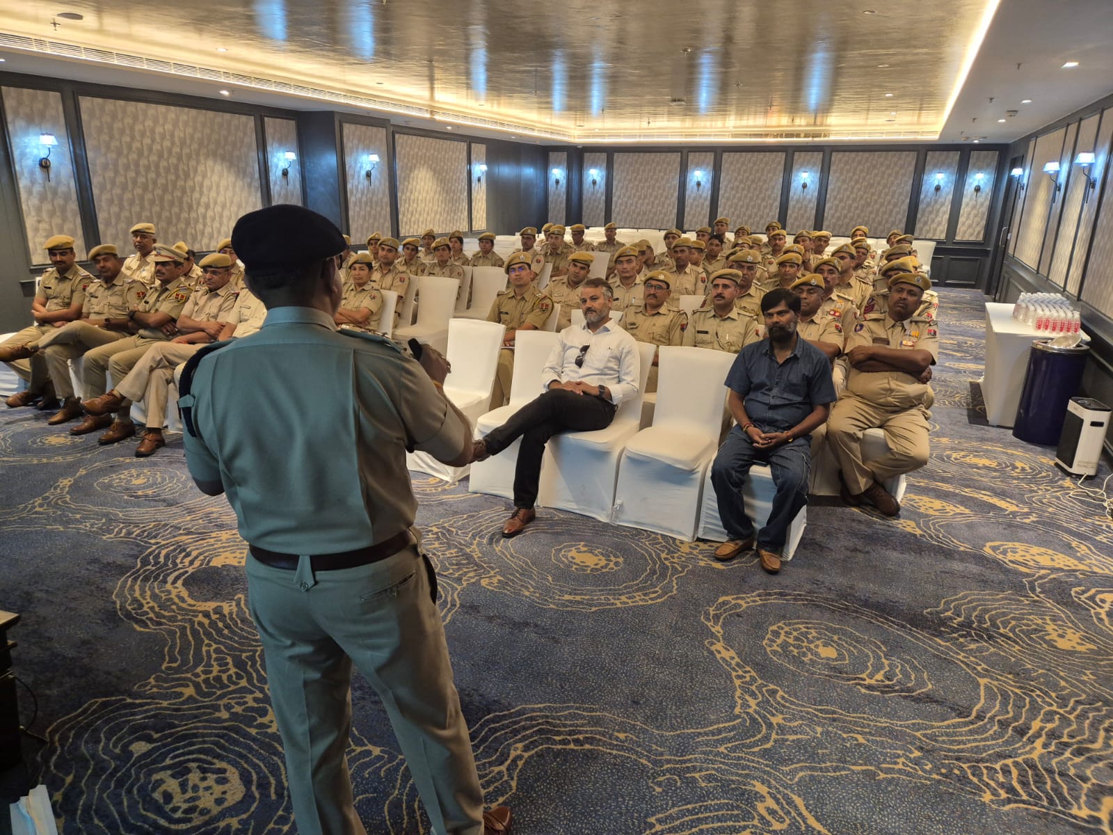 नवीन आपराधिक कानूनों की प्रदर्शनी में जोधपुर कमिश्नरेट पुलिस और एनजीओ सदस्यों के बीच मंथन नवीन आपराधिक कानूनों की प्रदर्शनी में जोधपुर कमिश्नरेट पुलिस और एनजीओ सदस्यों के बीच मंथन