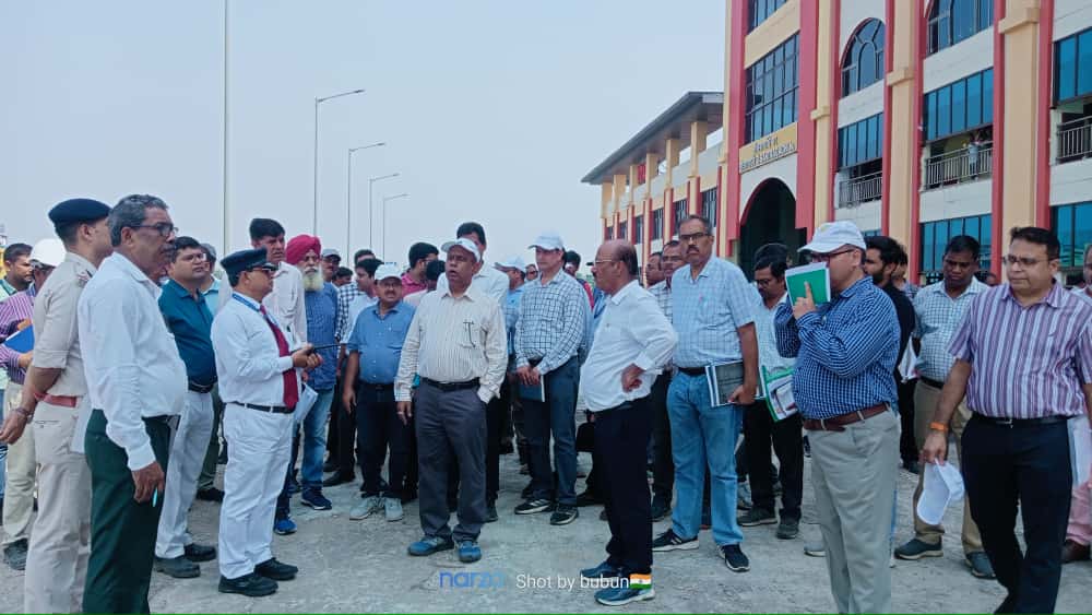 जीएम ने शालीमार और संतरागाछी स्टेशनों का किया निरीक्षण जीएम ने शालीमार और संतरागाछी स्टेशनों का किया निरीक्षण