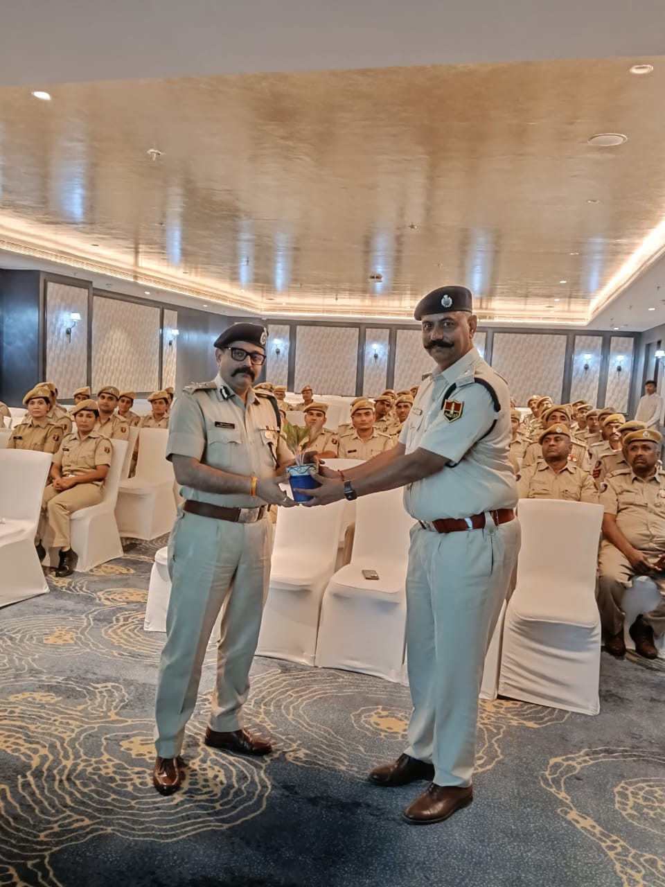 नवीन आपराधिक कानूनों की प्रदर्शनी में जोधपुर कमिश्नरेट पुलिस और एनजीओ सदस्यों के बीच मंथन नवीन आपराधिक कानूनों की प्रदर्शनी में जोधपुर कमिश्नरेट पुलिस और एनजीओ सदस्यों के बीच मंथन