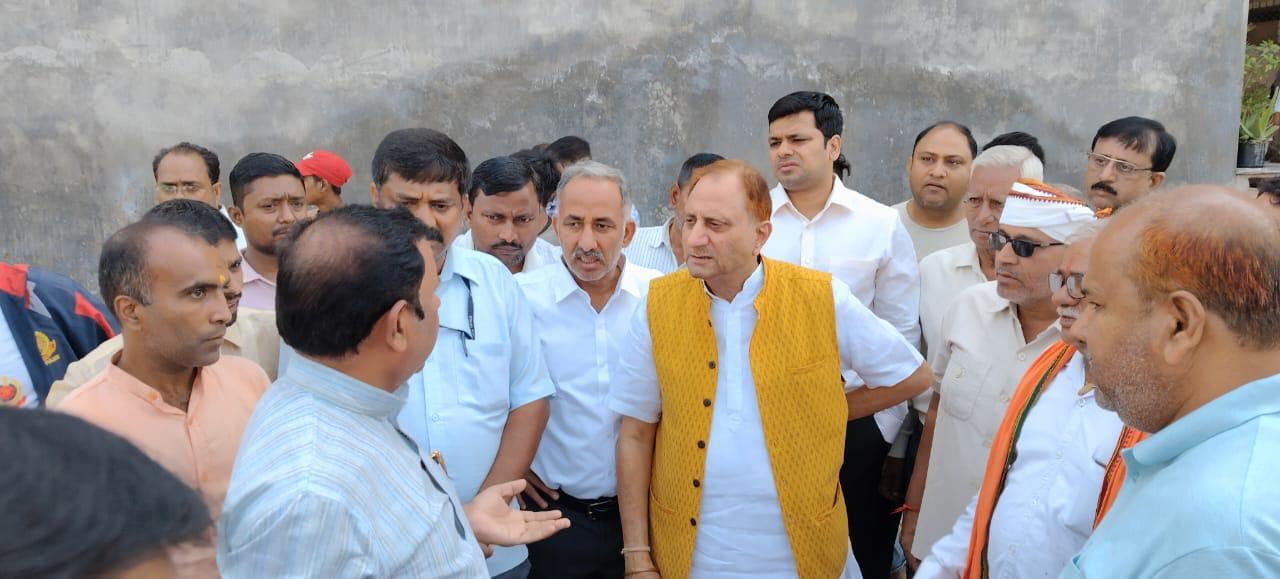 दिल्ली नगर निगम में नेता सदन प्रवेश वाही निरीक्षण करते हुए। दिल्ली नगर निगम में नेता सदन प्रवेश वाही निरीक्षण करते हुए।