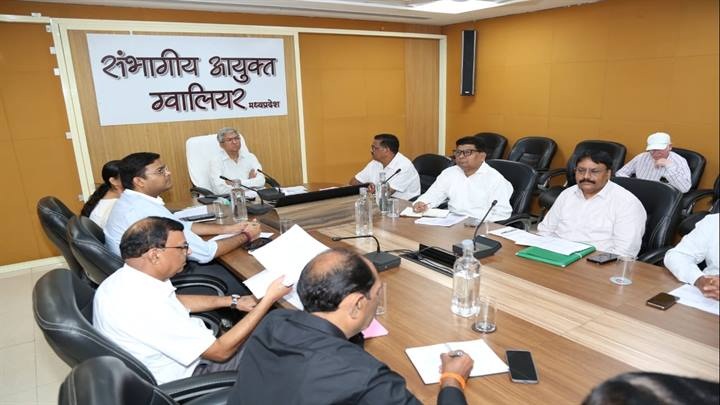 विभागीय अधिकारियों की बैठक