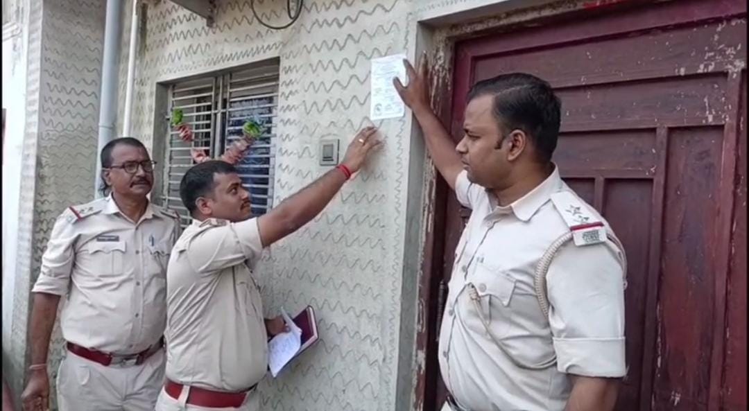 इस्तेहार चस्पाती पुलिस इस्तेहार चस्पाती पुलिस