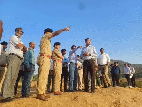 कलेक्टर लोकबंधु ने पुष्कर मेले की व्यवस्थाओं का जायजा लिया. कलेक्टर लोकबंधु ने पुष्कर मेले की व्यवस्थाओं का जायजा लिया.