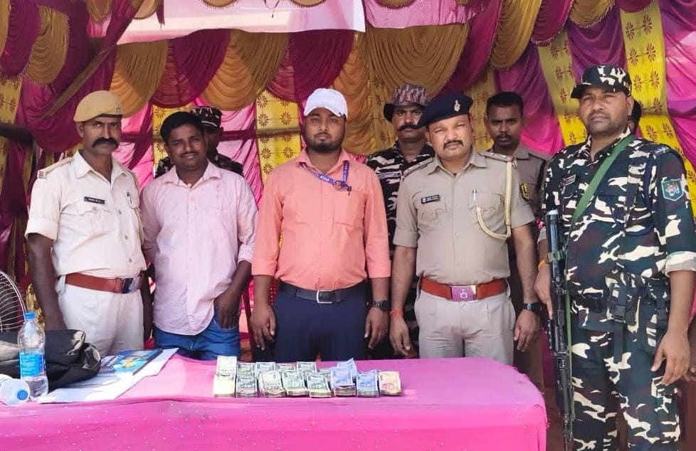 एसएसबी और एसएसटी टीम की संयुक्त कार्रवाई में 6.28 लाख नकद जब्त एसएसबी और एसएसटी टीम की संयुक्त कार्रवाई में 6.28 लाख नकद जब्त