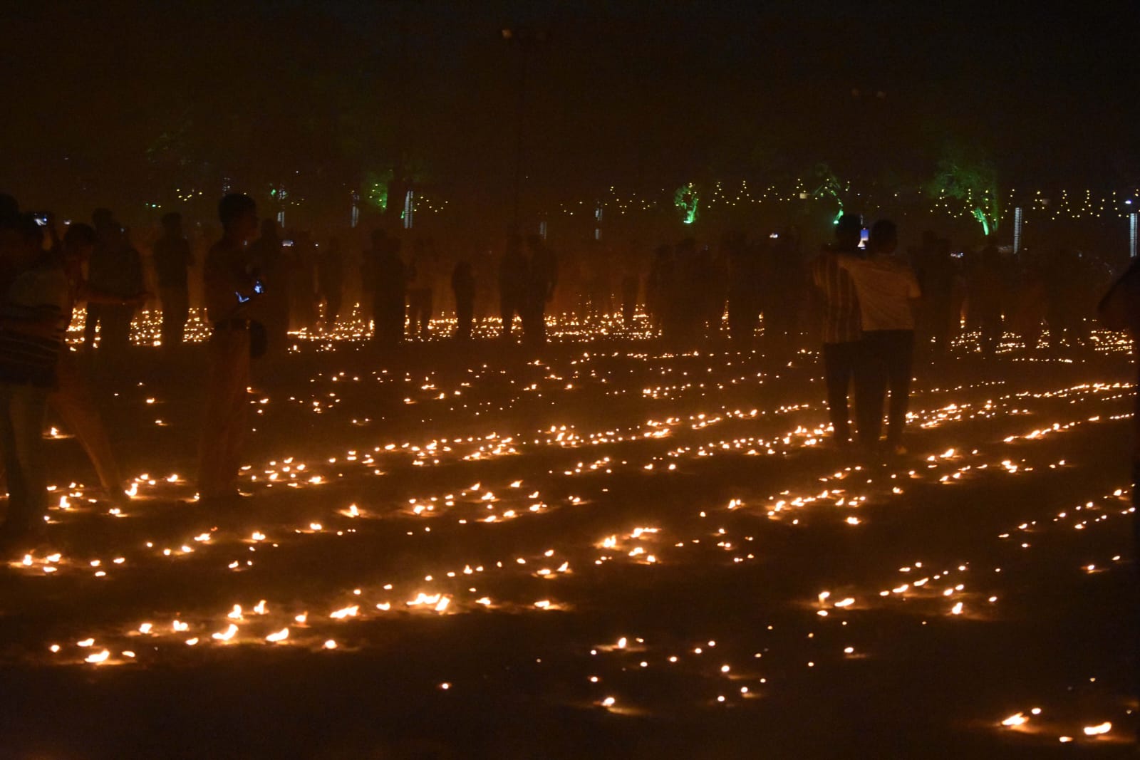 मुरादाबाद नगर निगम द्वारा बुद्धि विहार फेस 2 में जलाए गए 11 लाख दिए मुरादाबाद नगर निगम द्वारा बुद्धि विहार फेस 2 में जलाए गए 11 लाख दिए