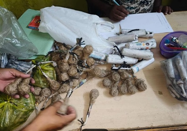 दीपावली से पहले 24 लाख से अधिक की विस्फोटक सामग्री जब्त दीपावली से पहले 24 लाख से अधिक की विस्फोटक सामग्री जब्त