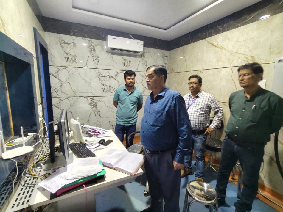 सीटी स्कैन कक्ष का निरीक्षण करते हुए जिला अस्पताल रायपुर की टीम। सीटी स्कैन कक्ष का निरीक्षण करते हुए जिला अस्पताल रायपुर की टीम।
