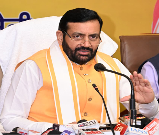 हरियाणा के मुख्यमंत्री नायब सैनी पत्रकाराें से बातचीत करते हुए हरियाणा के मुख्यमंत्री नायब सैनी पत्रकाराें से बातचीत करते हुए
