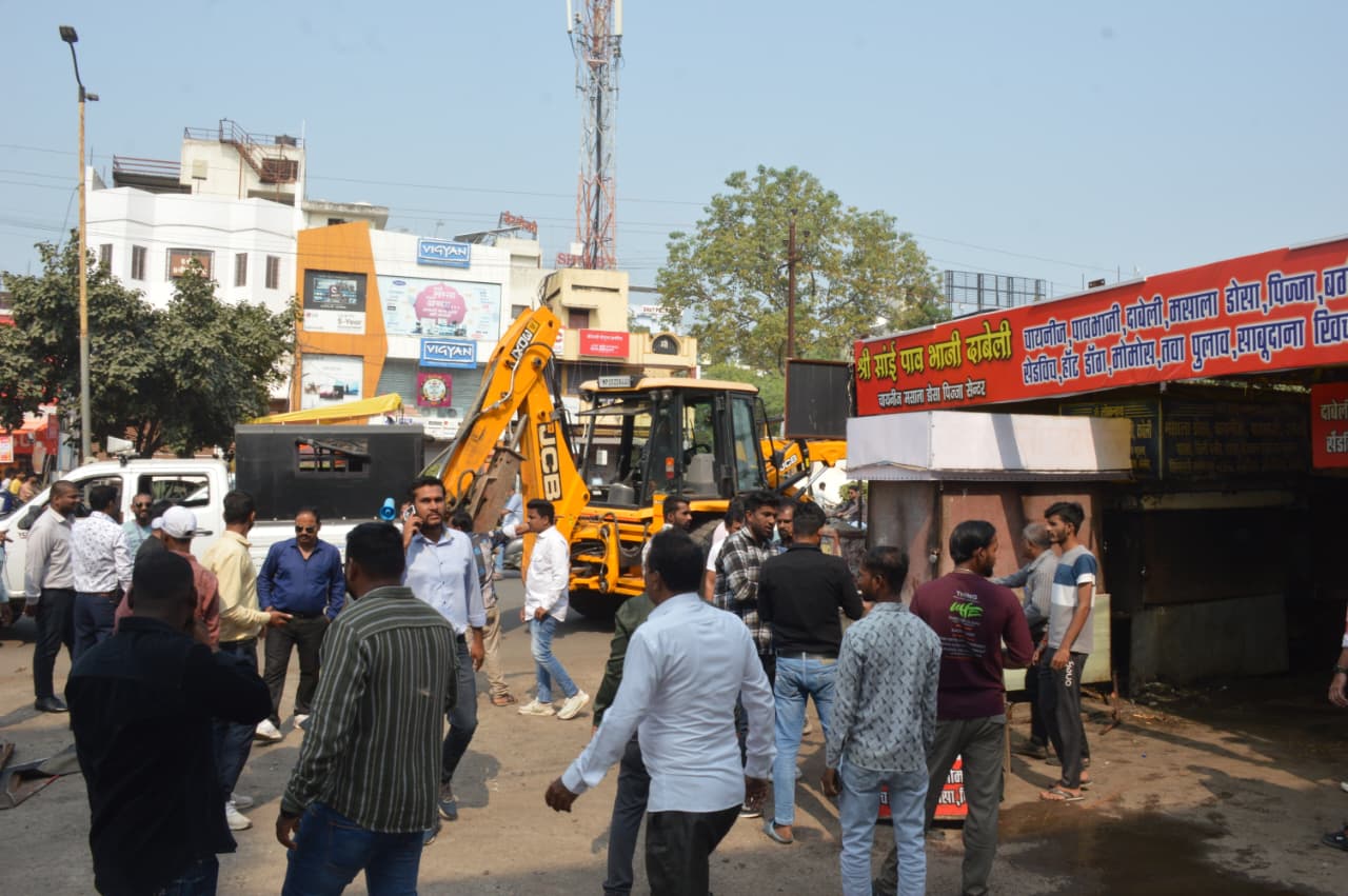 भारी पुलिस बल की मौजूदगी में हटाये गए विजय नगर चौपाटी के अतिक्रमण भारी पुलिस बल की मौजूदगी में हटाये गए विजय नगर चौपाटी के अतिक्रमण