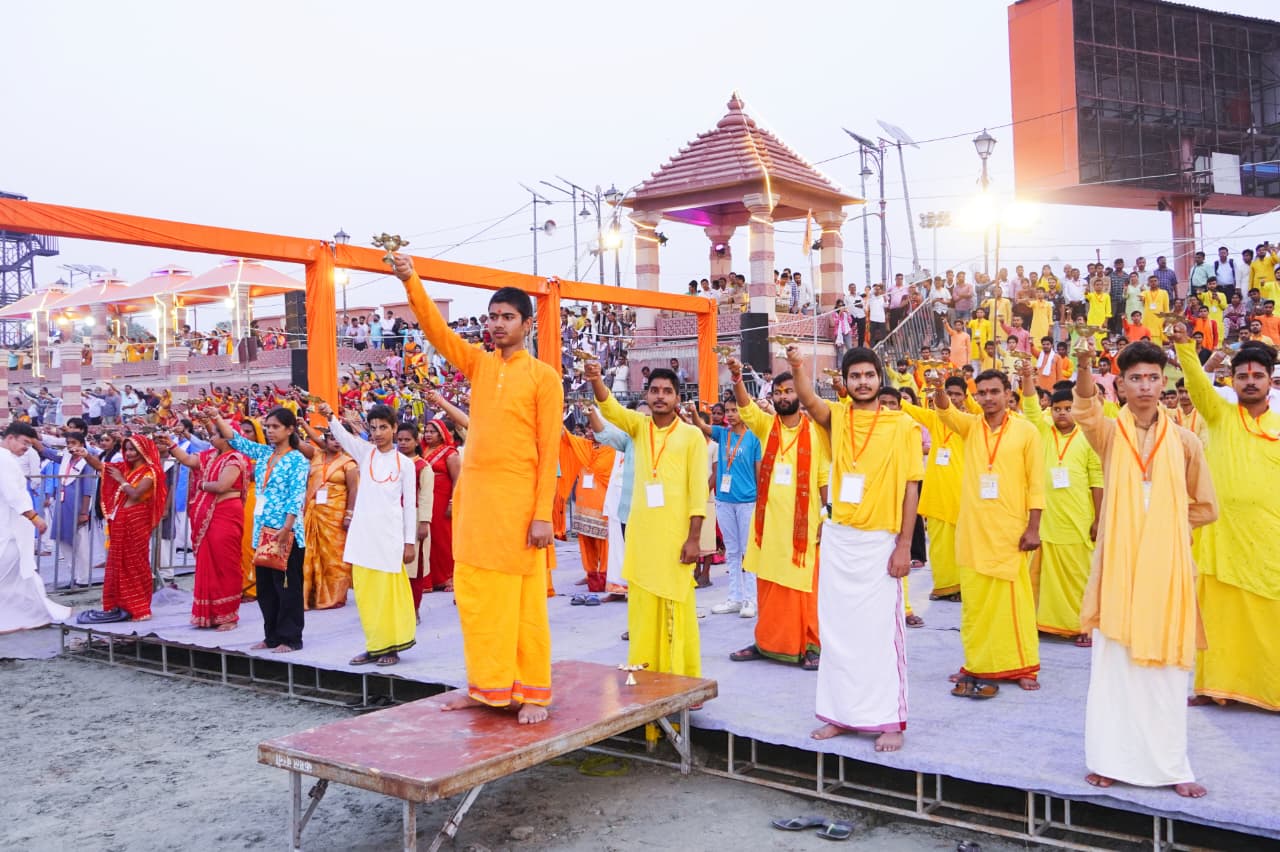 सरयू आरती का सरयू घाट पर रिहर्सल सरयू आरती का सरयू घाट पर रिहर्सल